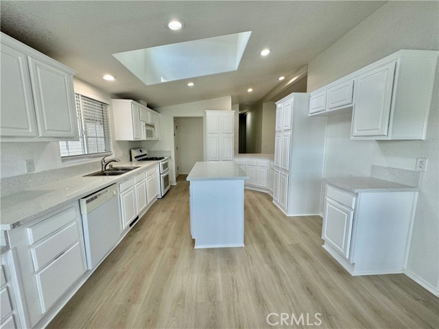 Detail Gallery Image 5 of 23 For 1400 W 13th St #161,  Upland,  CA 91786 - 3 Beds | 2 Baths