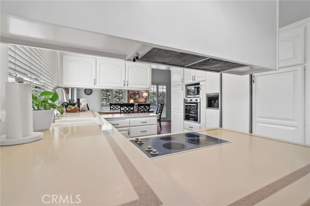 3122 Ruth Elaine Drive, Rossmoor CA: https://media.crmls.org/medias/9bfdbea8-ad71-4a34-ac66-f14d0932e019.jpg