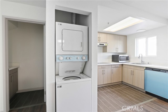 Detail Gallery Image 4 of 8 For 112 N Primrose #C,  Alhambra,  CA 91801 - 2 Beds | 1/1 Baths