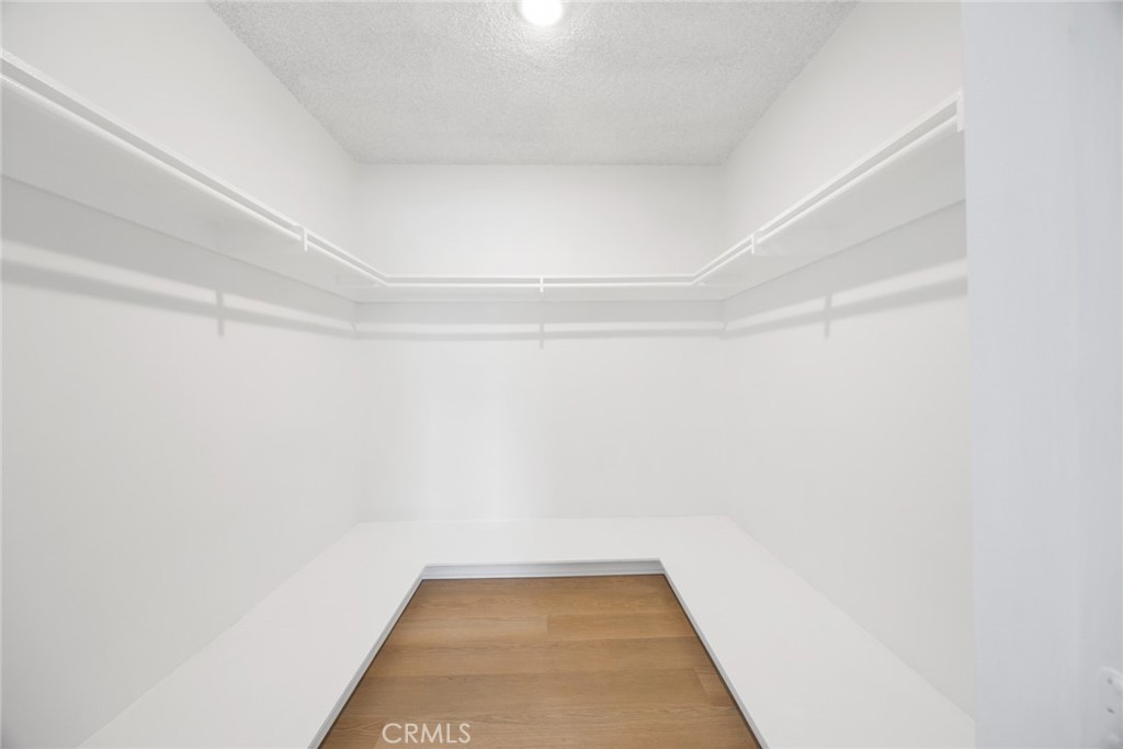 https://media.crmls.org/medias/9bfeb392-e868-4ea1-bff4-12d54276e02e.jpg?preset=X-Large