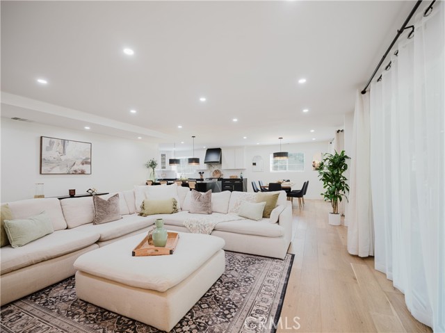 23664 Community Street, West Hills CA: https://media.crmls.org/medias/9bffb514-b28f-484a-ad15-546ffe94b1b3.jpg