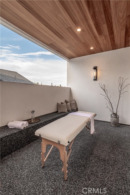 Detail Gallery Image 18 of 34 For 4830 Valjean Ave, Encino,  CA 91436 - 5 Beds | 5/1 Baths