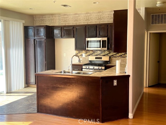 Detail Gallery Image 15 of 16 For 5752 Tamarisk Way, Fontana,  CA 92336 - 4 Beds | 3 Baths