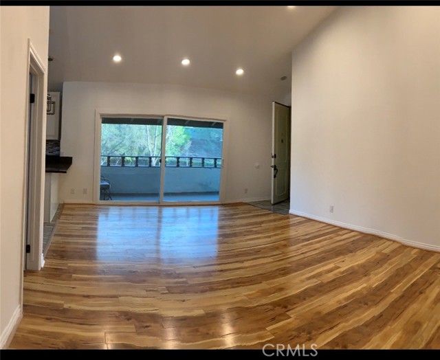 Detail Gallery Image 3 of 14 For 31579 Lindero Canyon Rd #7,  Westlake Village,  CA 91361 - 3 Beds | 2 Baths