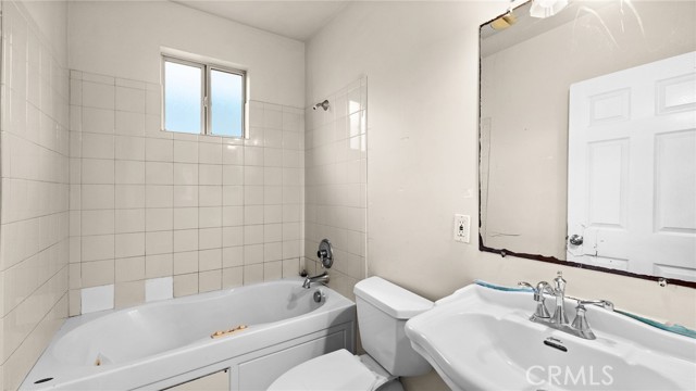 Detail Gallery Image 12 of 14 For 1131 E Young St, Wilmington,  CA 90744 - 2 Beds | 1 Baths