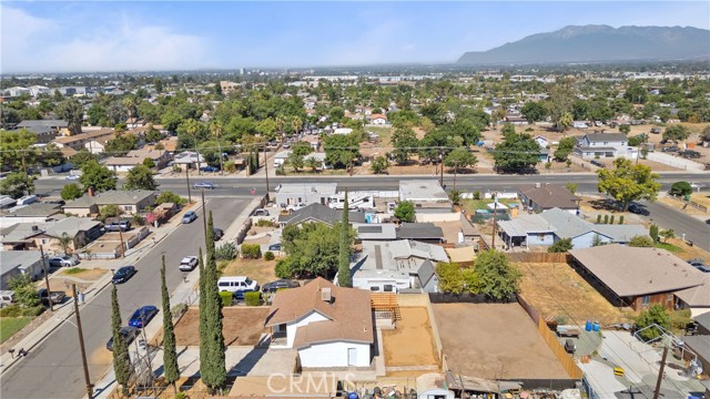 25742 7th Street, San Bernardino CA: https://media.crmls.org/medias/9c0323c9-9df9-48be-aa5d-770072bfc84a.jpg