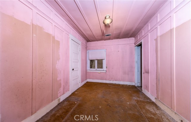 124 S Olive Avenue, Rialto CA: https://media.crmls.org/medias/9c034682-9c61-465a-ac61-362bce36d255.jpg