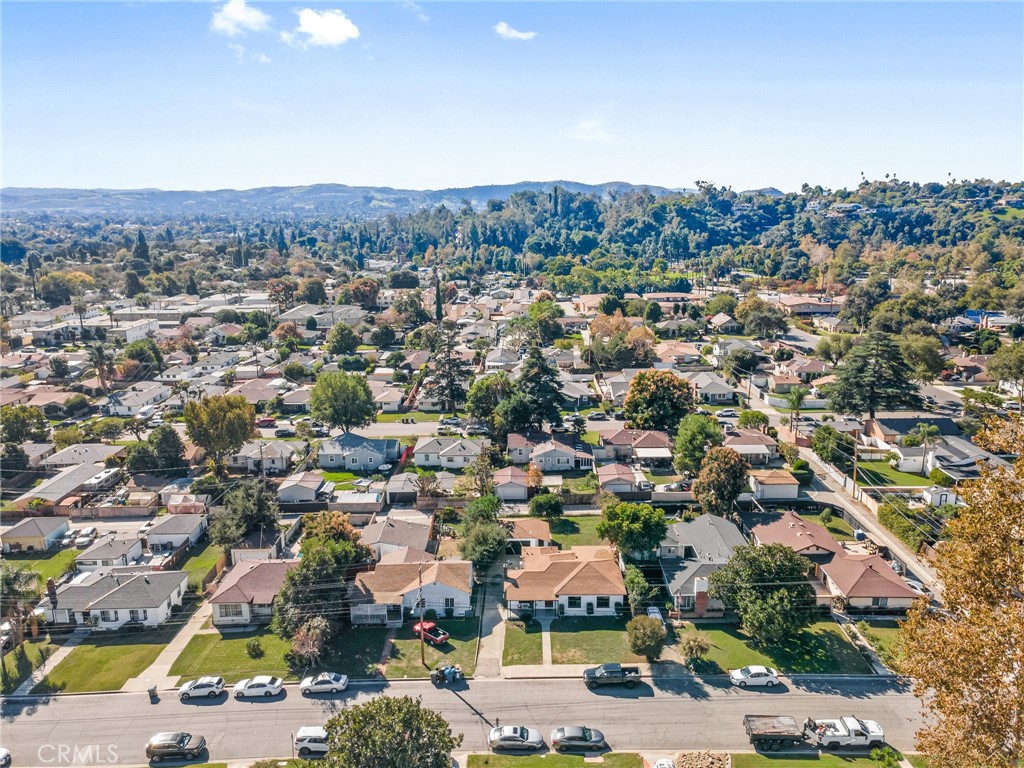 https://media.crmls.org/medias/9c03ed26-cfbb-49e3-a3a7-77ee25f08b66.jpg?preset=X-Large