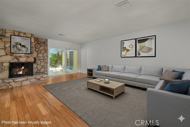 Detail Gallery Image 22 of 52 For 18419 Linnet, Tarzana,  CA 91356 - 3 Beds | 3 Baths