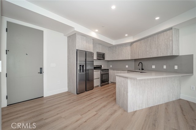 2828 London Street, Los Angeles CA: https://media.crmls.org/medias/9c04b433-ef92-4dbe-bdc8-3522a9bacf4a.jpg