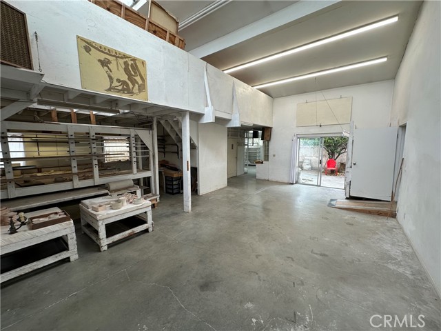 1139 Cabrillo Avenue, Venice CA: https://media.crmls.org/medias/9c05028b-32b8-4cbb-a133-f2b6ac8abdf8.jpg