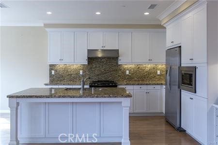 86 Rembrandt, Irvine CA: https://media.crmls.org/medias/9c057f09-3596-46a4-b33e-1ac682754c53.jpg