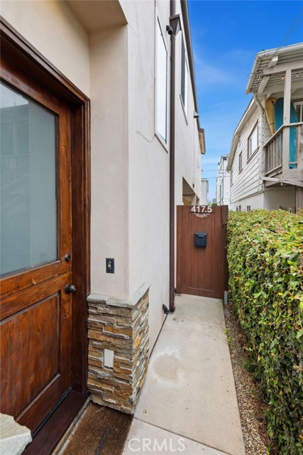 Detail Gallery Image 3 of 42 For 417 B Poinsettia Ave, Corona Del Mar,  CA 92625 - 2 Beds | 2/1 Baths