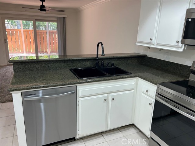 Detail Gallery Image 5 of 24 For 6560 E Camino Vista #2,  Anaheim Hills,  CA 92807 - 3 Beds | 2/1 Baths