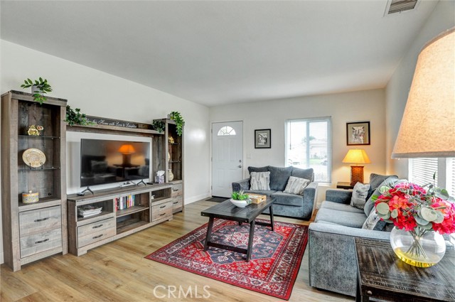 Detail Gallery Image 7 of 30 For 1001 N Hanover Pl, Anaheim,  CA 92801 - 4 Beds | 1/1 Baths