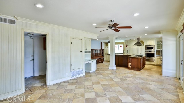 20931 Avenida Amapola, Lake Forest CA: https://media.crmls.org/medias/9c079027-0de1-4c47-991f-09a2eff68365.jpg
