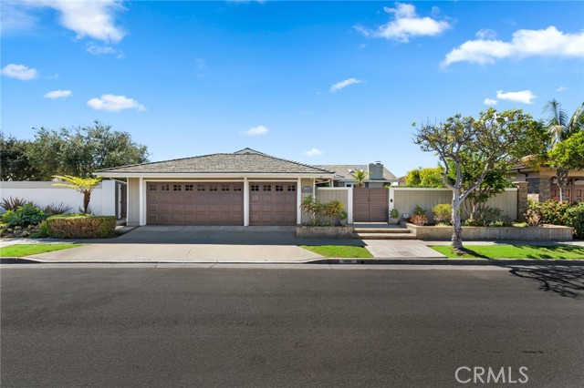 Detail Gallery Image 4 of 36 For 1401 Seacrest Dr, Corona Del Mar,  CA 92625 - 4 Beds | 3 Baths