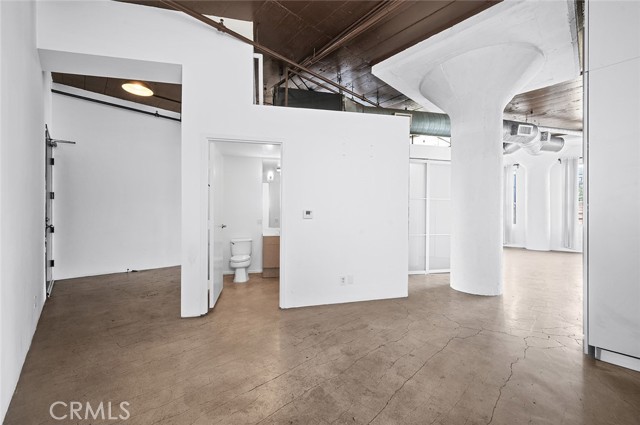 530 Molino Street, Los Angeles CA: https://media.crmls.org/medias/9c09c161-887f-4269-b85a-7b3ab465eb90.jpg