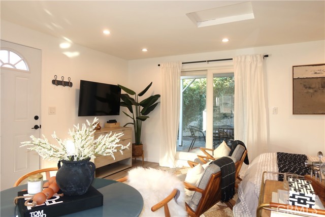 Detail Gallery Image 12 of 30 For 6602 De Celis Pl, Van Nuys,  CA 91406 - 1 Beds | 1 Baths