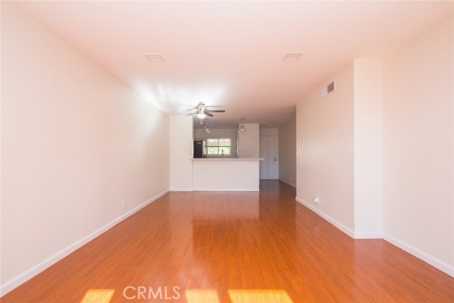 Detail Gallery Image 3 of 38 For 2940 N Verdugo Rd #321,  Glendale,  CA 91208 - 2 Beds | 2 Baths