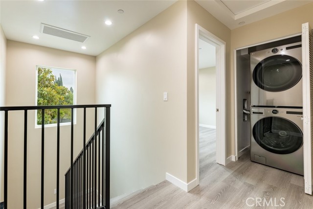 Detail Gallery Image 17 of 25 For 10631 Collett #1/2,  Granada Hills,  CA 91344 - 3 Beds | 2/1 Baths