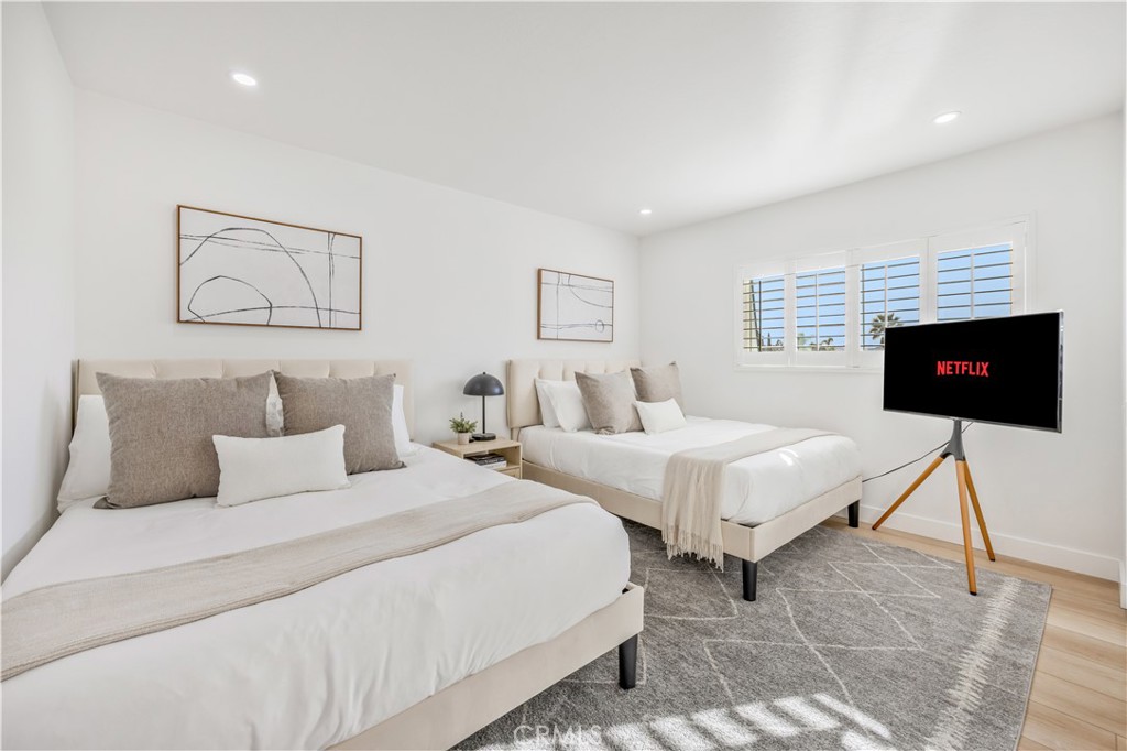 MLS #OC25274271 image #17