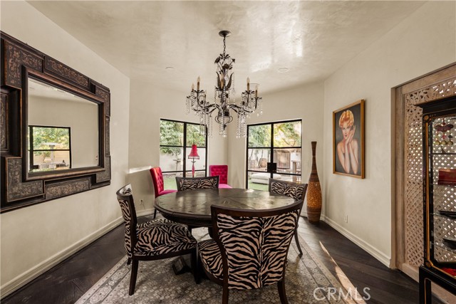 Detail Gallery Image 9 of 44 For 4909 Woodley Ave, Encino,  CA 91436 - 5 Beds | 4 Baths