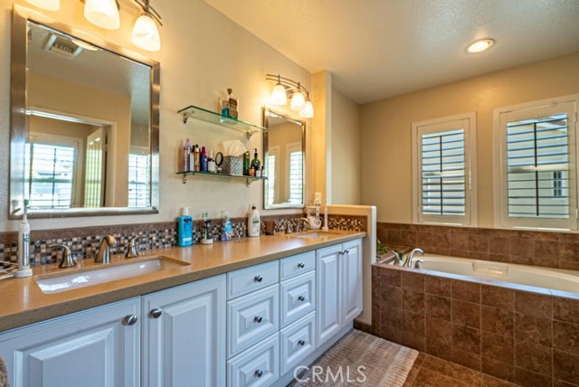 Detail Gallery Image 23 of 54 For 24141 Breton Ct, Valencia,  CA 91355 - 4 Beds | 2/1 Baths