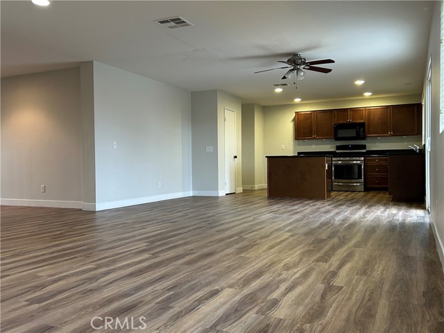 Detail Gallery Image 7 of 26 For 44640 Driftwood, Lancaster,  CA 93535 - 4 Beds | 2 Baths