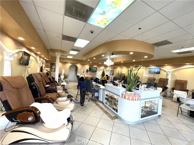 16184 Foothill, Fontana CA: https://media.crmls.org/medias/9c0e3b8d-b162-474f-9dac-5a8b8171abb3.jpg