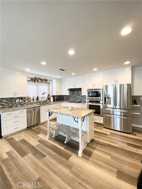 Detail Gallery Image 12 of 48 For 22761 Granite Dome, Canyon Lake,  CA 92587 - 3 Beds | 2/1 Baths