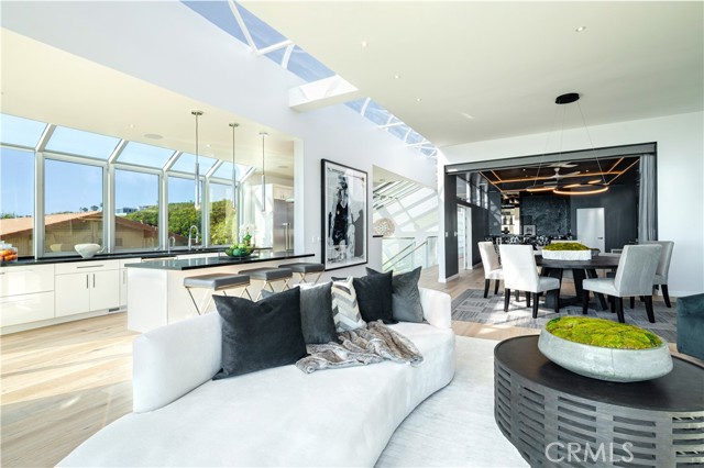 2522 The Strand, Manhattan Beach CA: https://media.crmls.org/medias/9c1069de-a4da-4ec1-aba0-d2ee32d997b5.jpg