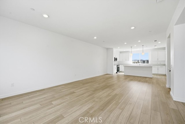 Detail Gallery Image 14 of 27 For 27341 Bear Creek Ln, Valencia,  CA 91381 - 3 Beds | 3/1 Baths