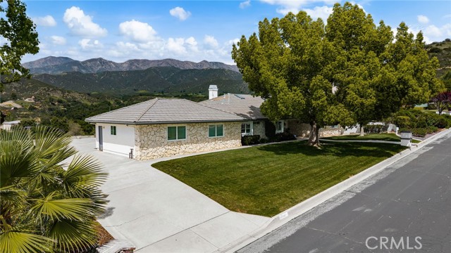 36608 Oak Ridge Drive, Yucaipa CA: https://media.crmls.org/medias/9c1183aa-3f26-4e7a-a4a8-f2188fd845bb.jpg