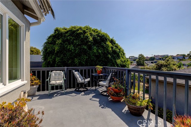 2491 Valley Drive, Hermosa Beach, California 90254, 3 Bedrooms Bedrooms, ,2 BathroomsBathrooms,Residential,Sold,Valley,PV23173972