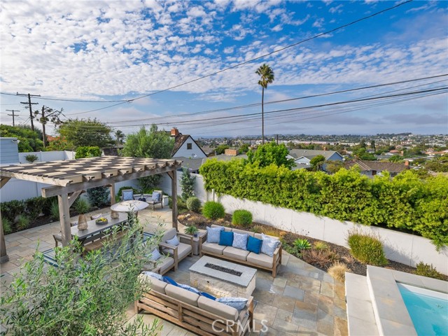 237 Via Los Miradores, Redondo Beach CA: https://media.crmls.org/medias/9c126131-4812-413a-8c96-36312fa60fc9.jpg