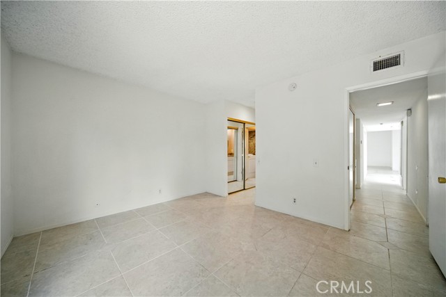 75 Willow Tree Lane, Irvine CA: https://media.crmls.org/medias/9c12c3f9-2e6b-477e-b6ac-da3945fc2698.jpg