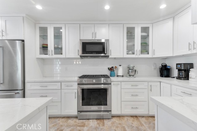 Detail Gallery Image 14 of 36 For 6226 Nita Ave, Woodland Hills,  CA 91367 - 2 Beds | 2/1 Baths