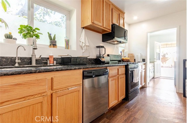 Detail Gallery Image 14 of 28 For 6220 Morella Ave, North Hollywood,  CA 91606 - 3 Beds | 2 Baths