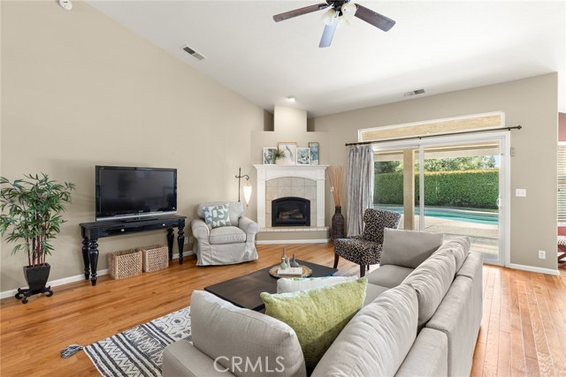 3049 Coach Lite Drive, Chico CA: https://media.crmls.org/medias/9c146de2-1553-4844-a7fc-9467f03e64e7.jpg