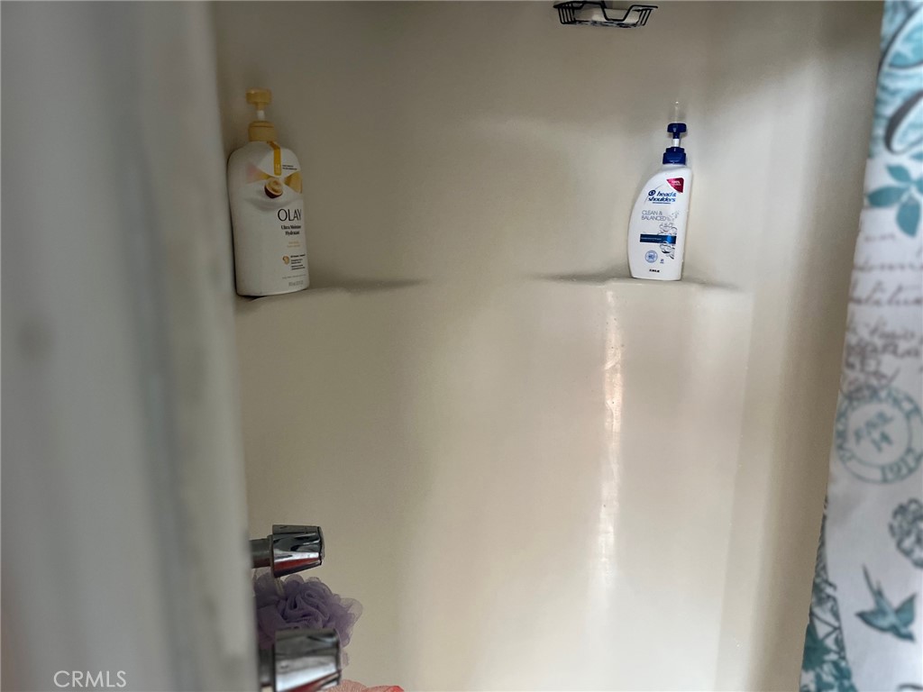 https://media.crmls.org/medias/9c146e8c-f51b-425d-9ad4-a9e201391945.jpg?preset=X-Large
