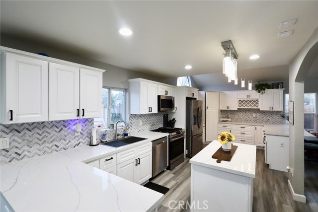 Detail Gallery Image 10 of 51 For 2804 Rippling Brook, Ontario,  CA 91761 - 3 Beds | 2/1 Baths