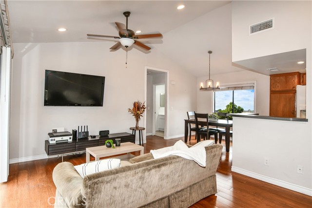 887 W 34th, Long Beach CA: https://media.crmls.org/medias/9c151e3d-f702-4a3b-a2f0-28398940d00b.jpg