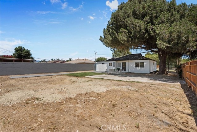 8316 Reseda Avenue, Fontana CA: https://media.crmls.org/medias/9c151e44-f03a-4e42-8708-a42c2985318d.jpg