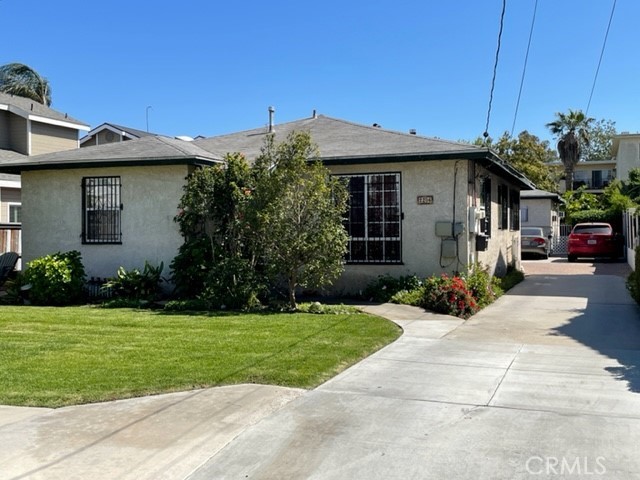 Front house w/driveway