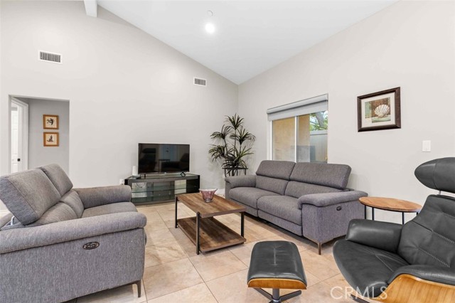 Detail Gallery Image 3 of 28 For 16577 16579 Knollwood, Granada Hills,  CA 91344 - 2 Beds | 2 Baths