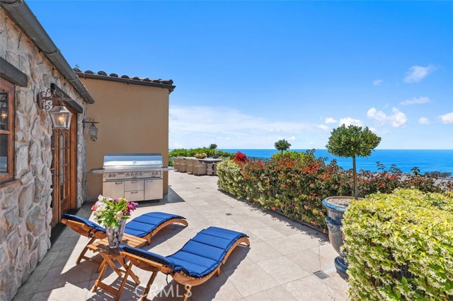 1330 Temple Hills Drive, Laguna Beach CA: https://media.crmls.org/medias/9c1610bb-fe69-43ec-9327-c9c8b6a0aa0f.jpg