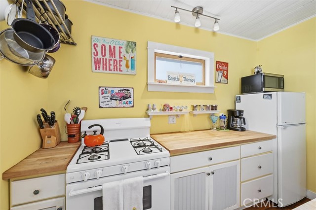 Detail Gallery Image 7 of 35 For 222 S Broadway, Redondo Beach,  CA 90277 - 2 Beds | 1 Baths