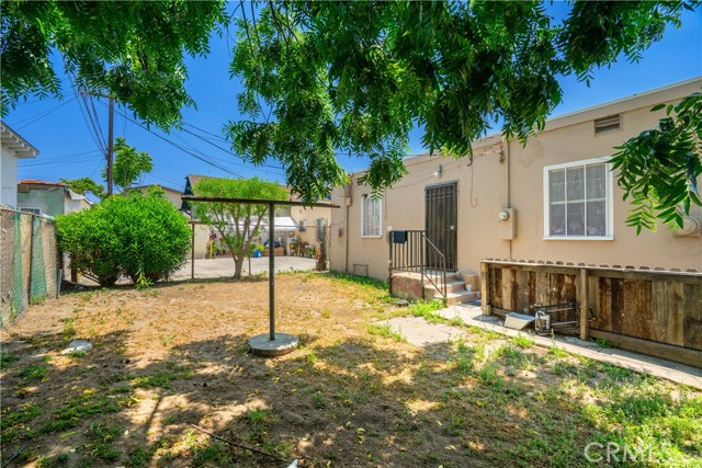 1139 E 68th Street, Los Angeles CA: https://media.crmls.org/medias/9c17c358-7bf6-40f1-ab08-1f41d7482fa0.jpg