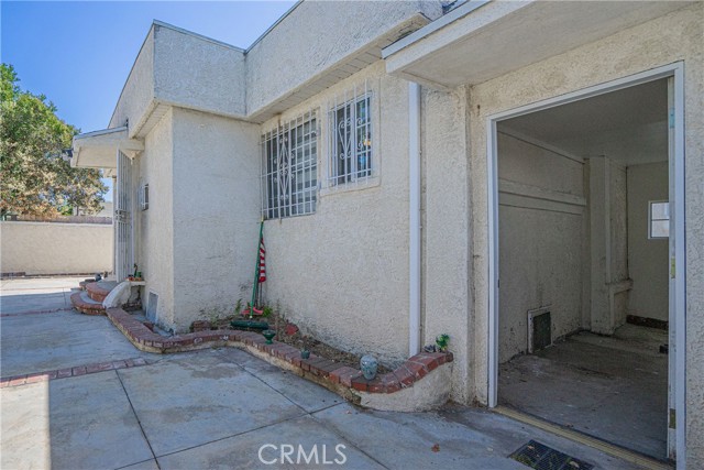 1146 Irolo Street, Los Angeles, California 90006, 3 Bedrooms Bedrooms, ,1 BathroomBathrooms,Single Family Residence,For Sale,Irolo,SB24148200